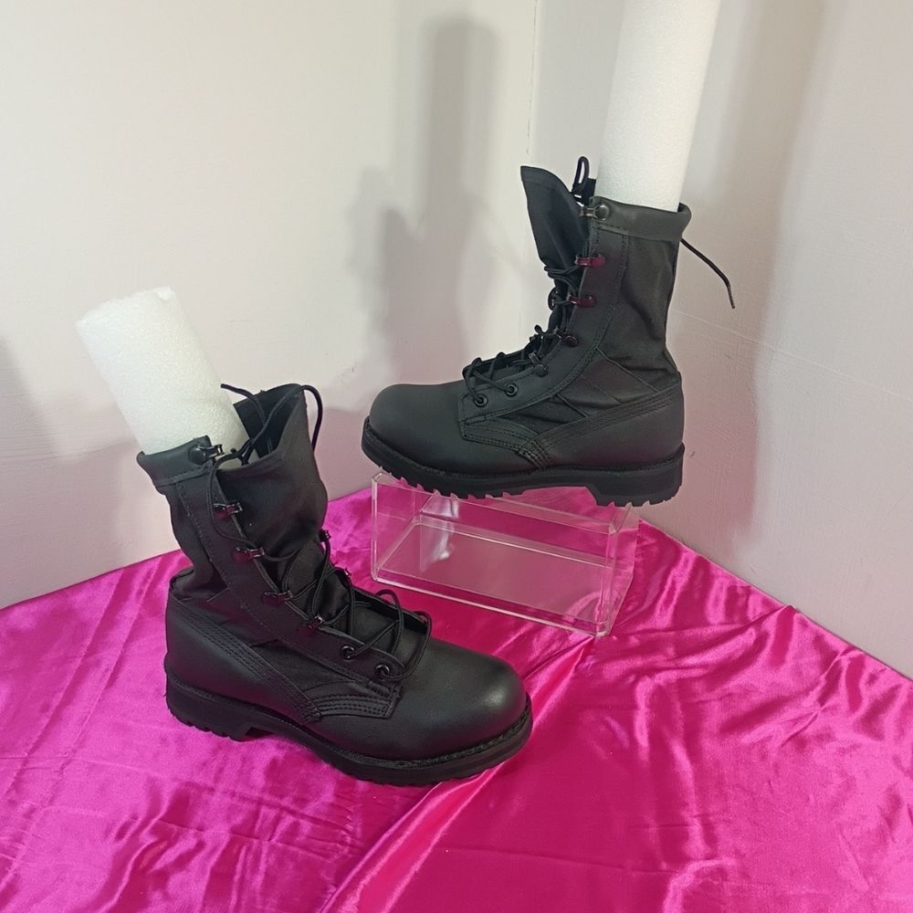Belleville Mens SZ 4.5W Hot Weather Steel Toe Boot Black. Condition is Used